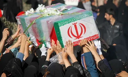 آسمانی&zwnj;ها به استقبال دو شهید گمنام رفتند