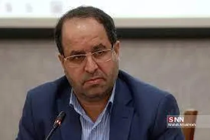انتقاد از پیروی محض مکاتب فکری اقتصادی توسط اقتصاددانان برای پاسخگویی به مطالبات مردم