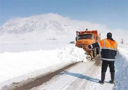 استقرار ۴۵ اکیپ در جاده های برف گیر استان کرمان