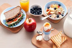 صبحانه؛ کلید انرژی روزانه یا عاملی برای خواب‌آلودگی؟