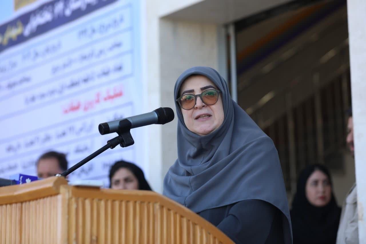 افتتاح بیمارستان ملکشاهی پس از ۱۲ سال انتظار با حضور سخنگوی دولت / از شعر خوانی خانم سخنگو تا مطالبه‌های صریح یک دانشجو + فیلم