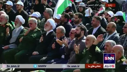 سینه&zwnj;&lrm;زنی رئیس جمهور، مقامات لشکری و کشوری و اقشار مختلف مردم در مراسم تشییع شهید نیلفروشان