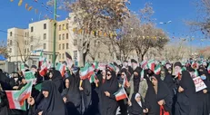 خلق حماسه‌ای دیگر در خیابان‌های شهرکرد / جداکردن صف معترضان به گرانی از آشوبگران + فیلم