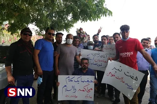 دست نوشته‌های دانشجویان و کارگران در تجمع مقابل شرکت هفت تپه