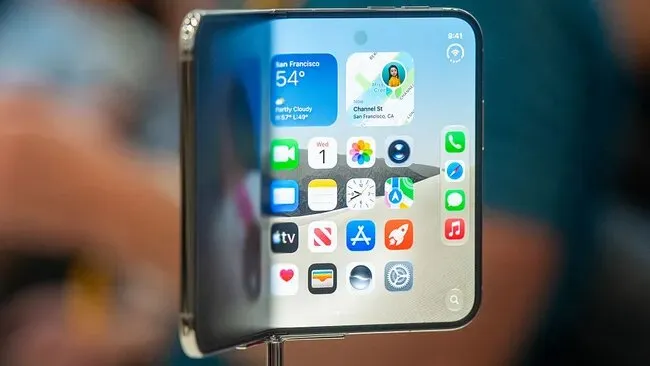راهکار اپل برای کاهش چین نمایشگر آیفون Duo؛ لایه محافظ ۱۹ دلاری تعویض می‌شود