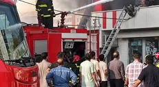 آتش‌سوزی در پاساژ خلیج فارس عسلویه/علت حادثه چه بود؟ +فیلم