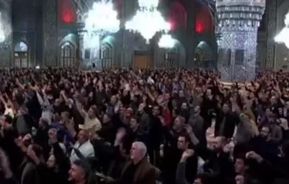 لحظهٔ اعلام کردن نام رهبر انقلاب اسلامی در حرم امام رضا (ع)