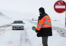 وضعیت راه‌های کشور؛ بارش برف و باران در جاده‌های ۱۳ استان