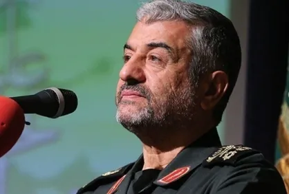 جوانان ما دل در گروه انقلاب و سردارانی، چون شهید سلیمانی دارند