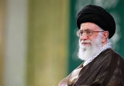 جمعی از کارگران با رهبر معظّم انقلاب دیدار می&zwnj;کنند