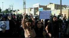 ماهی‌گیری سیاسی آمدنیوز از مطالبات به حق هفت تپه/ بخشی از دستمزد کارکنان هفت تپه پرداخت می‌شود