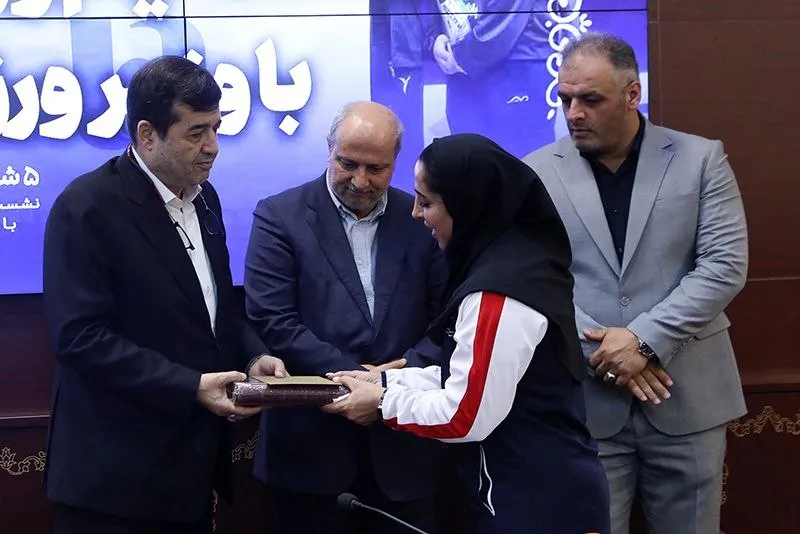 حسینی: وزنه‌برداری دختران ایران پشتوانه خوبی دارد/ دنبال کسب تمام سهمیه‌های المپیک ۲۰۲۸ هستیم