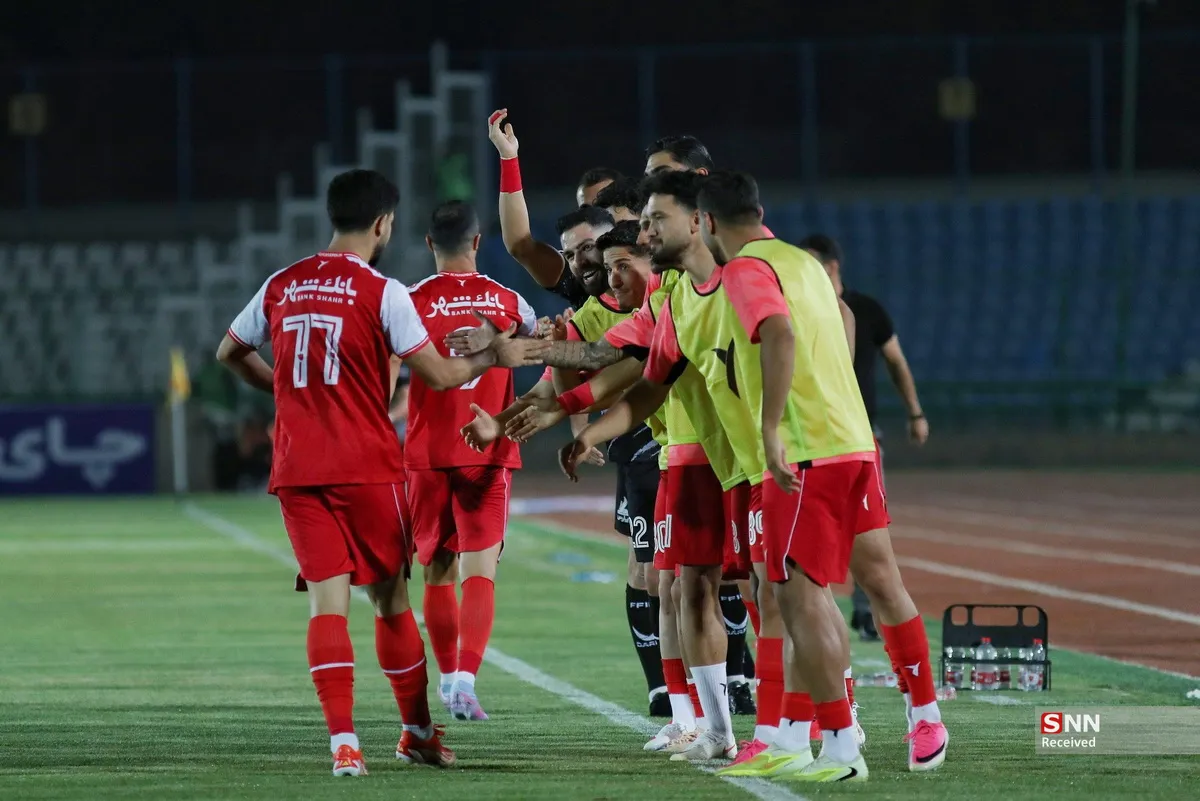 دیدار تیم‌های پرسپولیس و استقلال خوزستان