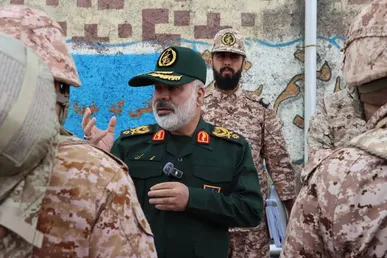 بازدید فرمانده نیروی زمینی سپاه از جزایر راهبردی خلیج فارس