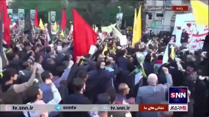 شعار یکصدای جمعیت حاضر در دسته عزاداری مردم برای شهید سید حسن نصرالله &laquo;مرگ بر اسرائیل&raquo;