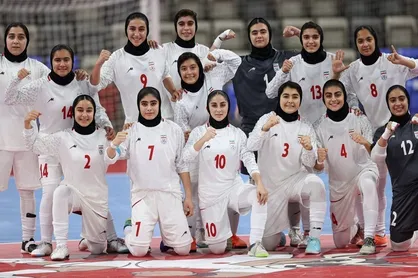 دختران فوتسال ایران در جدالی نفسگیر با پیروزی در ضربات پنالتی طلایی شدند + فیلم