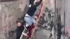 حمله اشغالگران صهیونیست در نزدیکی رام‌الله؛ جوان فلسطینی به‌شدت زخمی شد