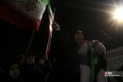 شهروند حاضر در اجتماعات: اگر می&zwnj;خواهیم راهمان را گم نکنیم باید پشت رهبرمان باشیم / ما اهل کوفه نیستیم علی تنها بماند + فیلم