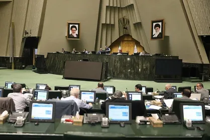 تعیین حقوق گمرکی واردات گوشی&zwnj;های تلفن همراه خارجی بالای ۱۰۰۰ دلار در کمیسیون تلفیق