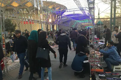 راه حل دستفروشی، گفتگوست نه سرکوب