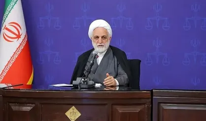 رئیس قوه قضاییه: دستان رزمندگان ما بر روی ماشه است/ اگر چه میز دیپلماسی را ترک نکرده&zwnj;ایم، اما تمام تمرکزمان بر روی میدان رزم با دشمن متجاوز است