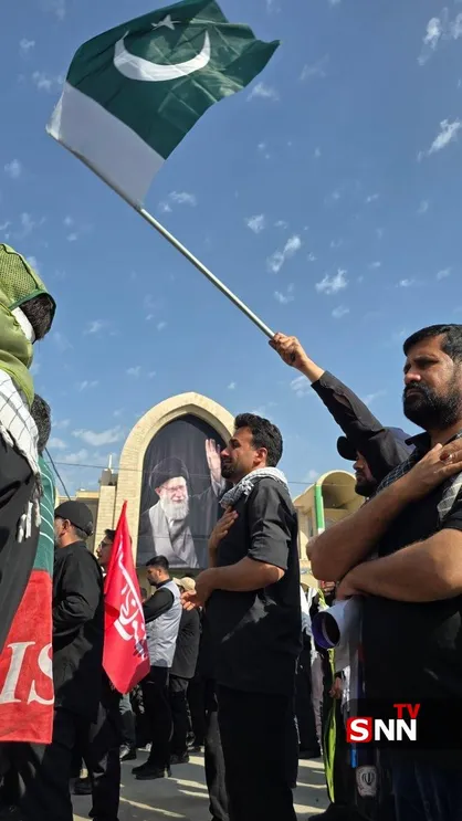 حضور پاکستانی&zwnj;ها در مراسم وداع با پیکر مطهر قائد شهید امت اسلامی در مصلی تهران