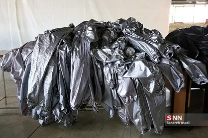 دانشجویان علوم پزشکی کردستان اقدام به تهیه لباس ایزوله برای کادر درمانی کردند