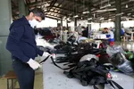 بازدید از خط تولید ماسک و لباس بیمارستانی