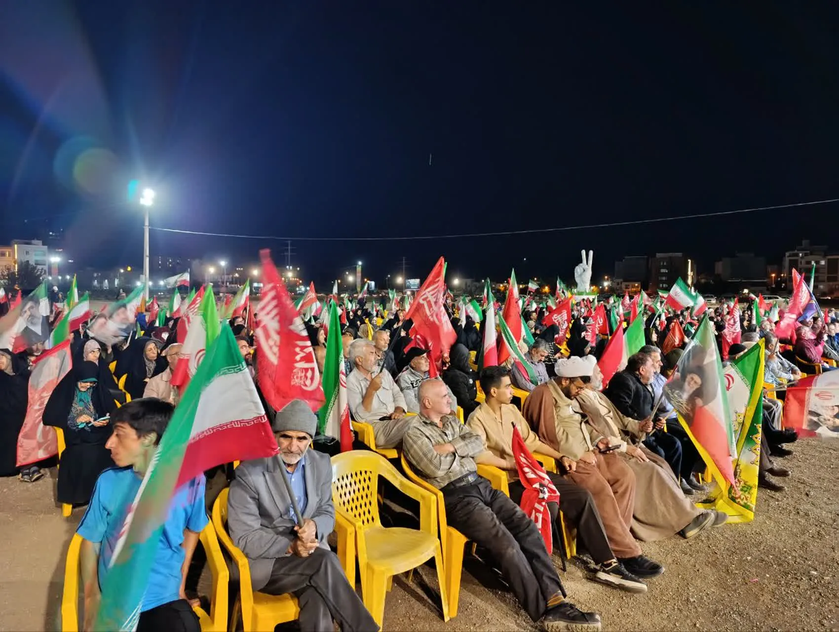 روایتی از دویست و هجدهمین شب ایستادگی قزوینی‌ها در میدان دفاع از وطن +فیلم