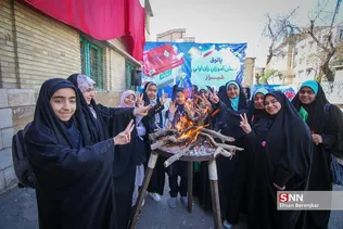 مردم شهر شیراز در استان فارس، از ساعات اولیه صبح امروز با حضور پای صندوق های رأی، در انتخابات مجلس شورای اسلامی و مجلس خبرگان رهبری شرکت کردند.

