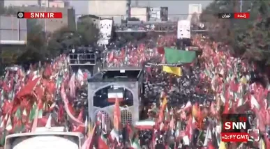 حرکت کاروان حامل پیکر امام شهید در آغوش مردم + فیلم