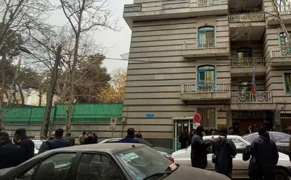 فداکاری پلیس سفارت جمهوری آذربایجان مقابل فرد مسلح + فیلم