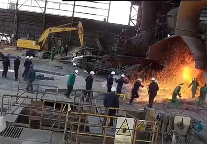 علت وقوع حادثه در کارخانه فولاد زرند چه بود؟ +فیلم