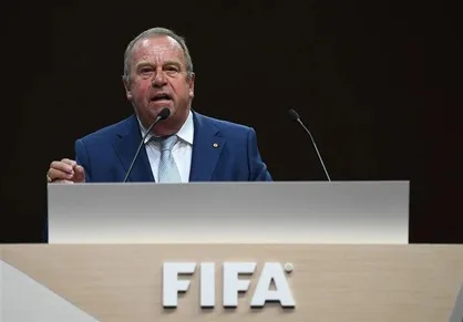 رئیس کمیته پزشکی FIFA: برای از سرگرفتن مسابقات باید چند ماه دیگر صبر کرد