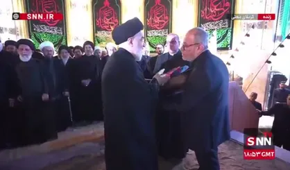 انتقال پرچم عزا جهت تعویض پرچم گنبد حرم حضرت اباالفضل (ع)