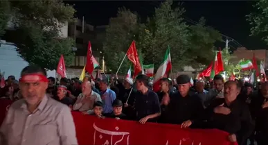 مردم شهرکرد هم‌زمان با تشییع پیکر رهبر شهید در نجف و کربلا، ذکر  حیدری‌ام، حیدری‌ام سردادند+فیلم