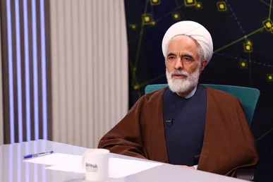 تأکید معاون رئیس‌جمهور بر تدوین راهکار پایدار برای توسعه مناطق آزاد و حفظ منافع عمومی
