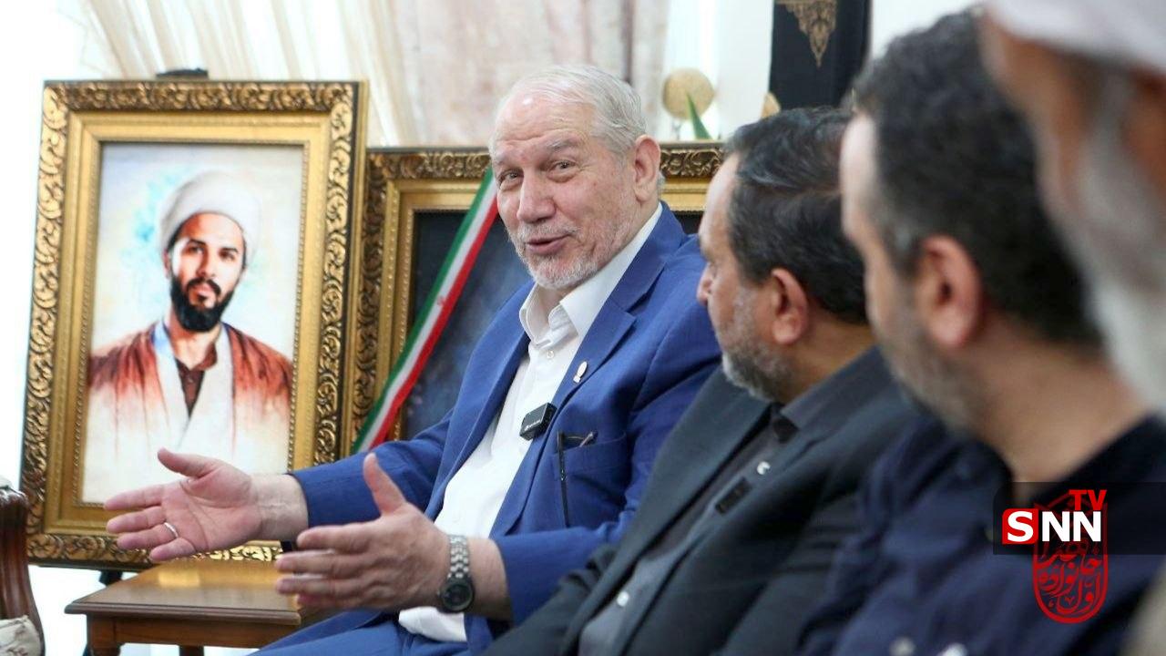 دیدار اعضای دفتر حفظ و نشر رهبر شهید انقلاب با خانواده سپهبد شهید رشید دیدار اعضای دفتر حفظ و نشر رهبر شهید انقلاب با خانواده سپهبد شهید رشید