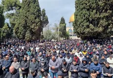 حضور ۸۰ هزار فلسطینی در سومین جمعه ماه رمضان در مسجد الاقصی