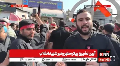 پیکر رهبر شهید انقلاب وارد سیل جمعیت مردم شد + فیلم