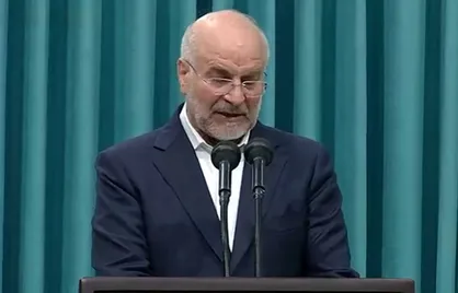 مجلس شورای اسلامی با صیانت از قانون راهبردی برای لغو تحریم&zwnj;ها، خود را موظف می&zwnj;داند بر مسیر مذاکرات نظارتی مسئولانه داشته و به دولت برای پیشبرد آن کمک کند.