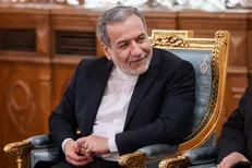 عراقچی: آمریکا پس از ناکامی در اهداف جنگ، از «تسلیم بدون قید و شرط» به درخواست مذاکره رسید + فیلم