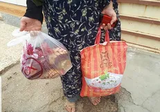 توزیع بیش از ۶۰ سبد غذایی در مناطق کم‌برخوردار اهواز