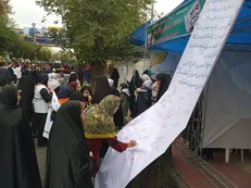 مردم در اعتراض به عملکرد شورای شهر کرج با بسیج دانشجویی همراهی کردند