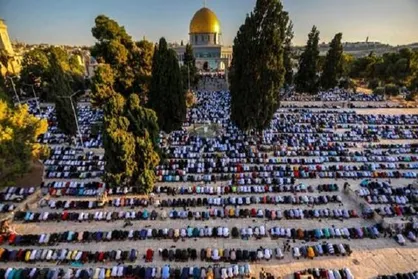 اقامه نماز در مسجدالاقصی با حضور ده&zwnj;ها هزار فلسطینی