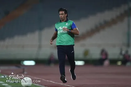 فرهاد مجیدی به ساختمان باشگاه رفت