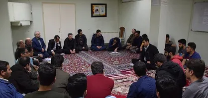 رئیس دانشگاه علوم پزشکی تبریز پای صحبت دانشجویان خوابگاهی نشست