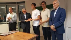 اهدا پاداش نقدی مدال آوران تکواندو و کشتی