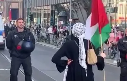 یک نفر در مقابل یک لشکر!