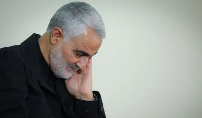 مداحی حاج قاسم سلیمانی در مسجد روستای پدری